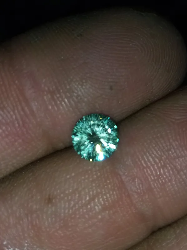 نگین الماس موزانایت اصل روس سختی10 حدود1قیراط