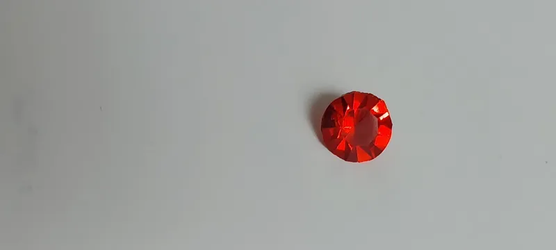 نگین زیرکن قرمز شفاف کمنظیر