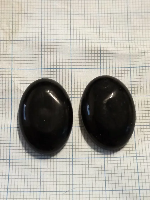 جفت نگین درشت ابسیدن سیاه معروف به شبق