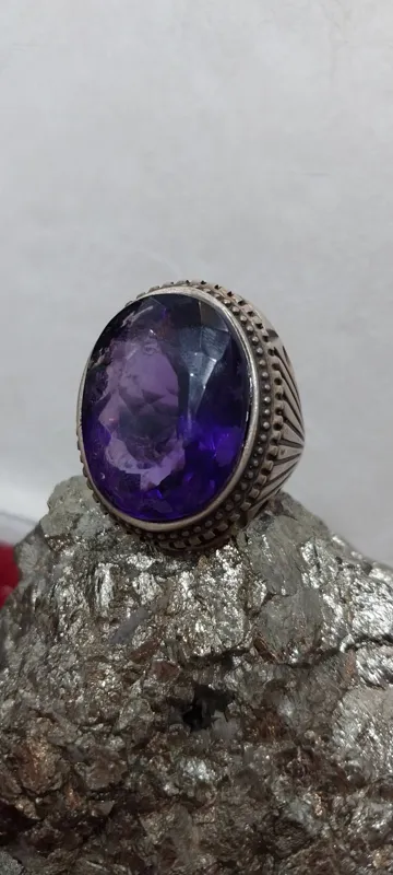 انگشتر نقره با نگین آمتیست درشت