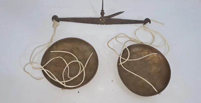 ترازو  قاجاری کفه برنجی