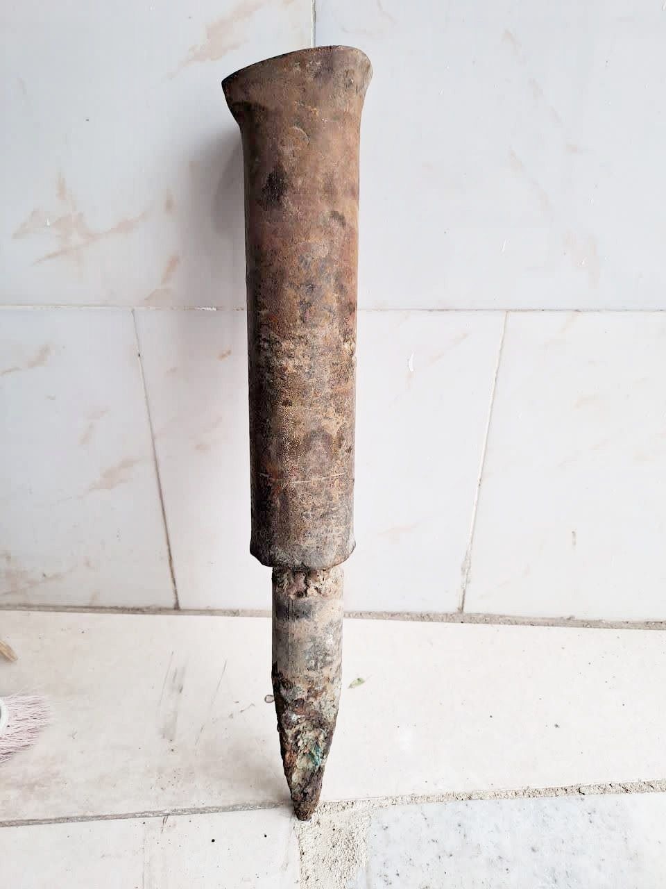 سندان مس گری غولپیکر