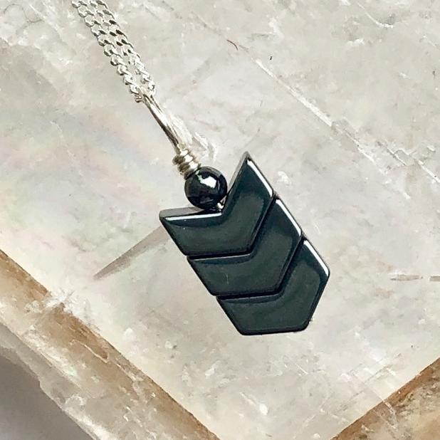 گردنبند حدید طرح فلش