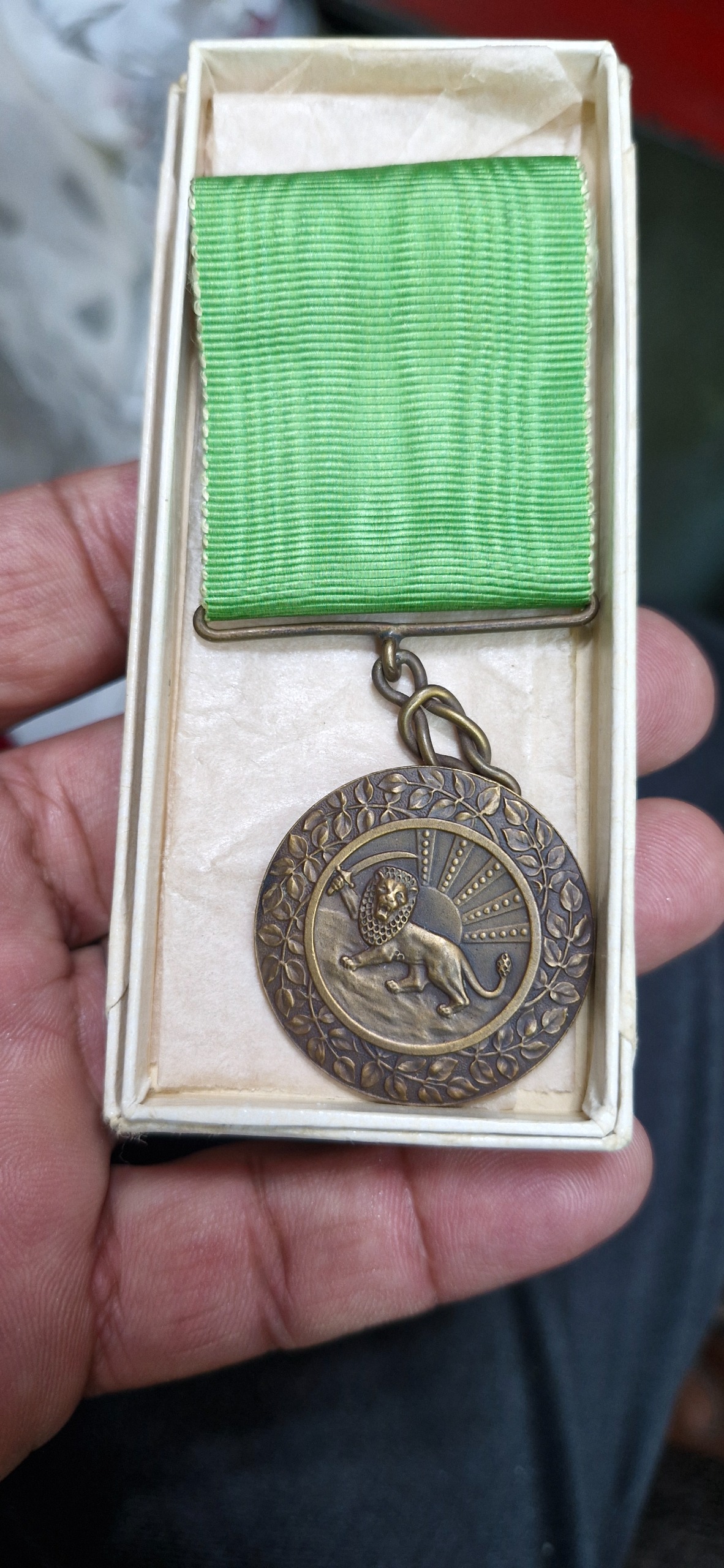 مدال برنز بپاداش خدمت رضا پهلوی سال1304