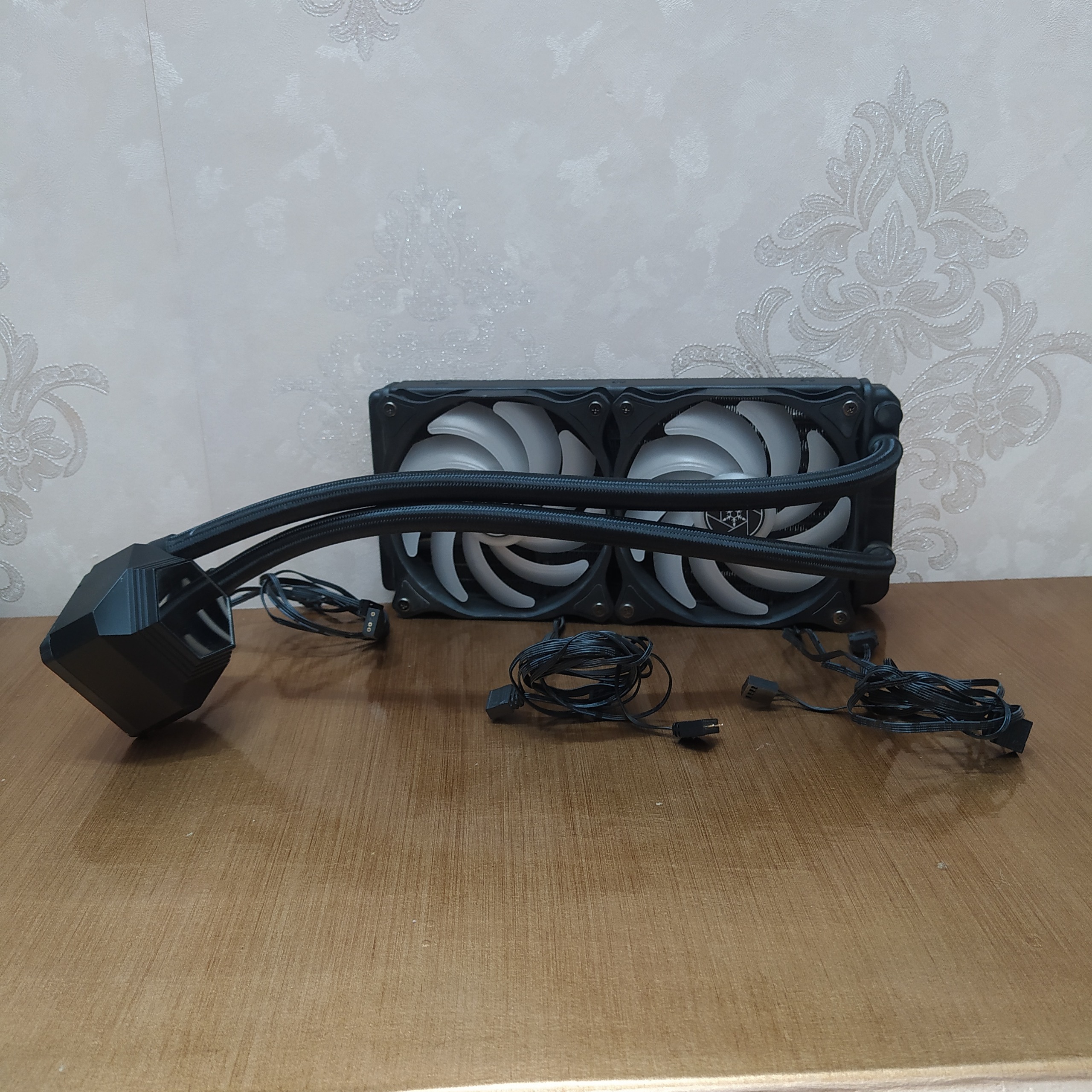 واتر کولر سیلوراستون مدل SST-PF240-ARGB