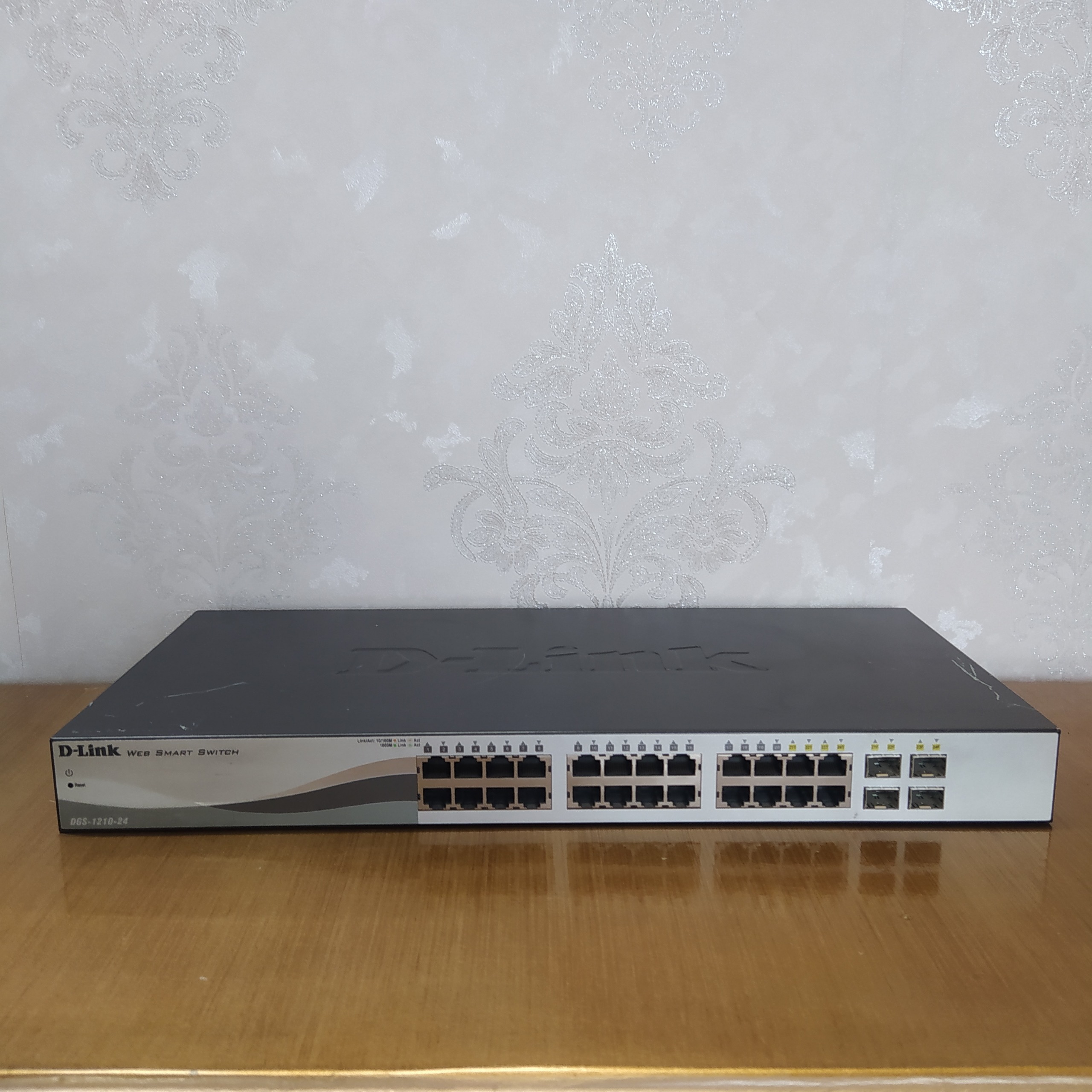 سوییچ شبکه 24 پورت سرعت 1000  DLINK DGS1210-24