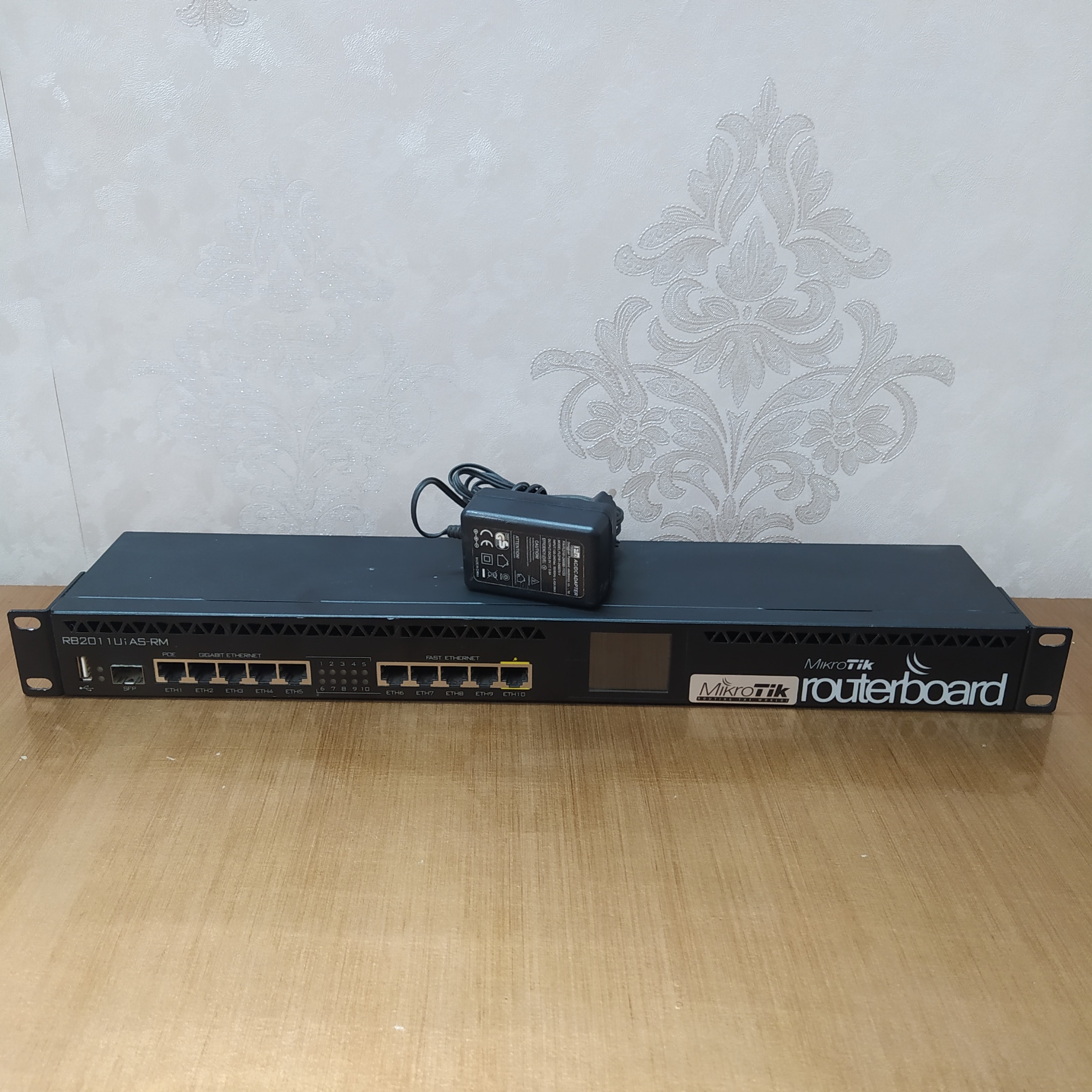 میکروتیک RB2011 ui با اداپتور