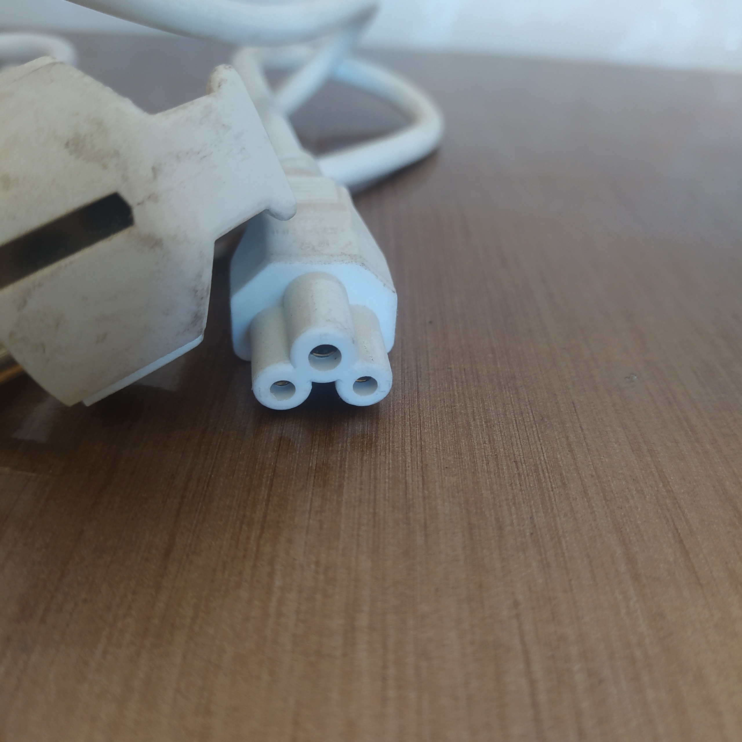 سه عدد کابل برق سه پین ( شارژر لپ تاپ)