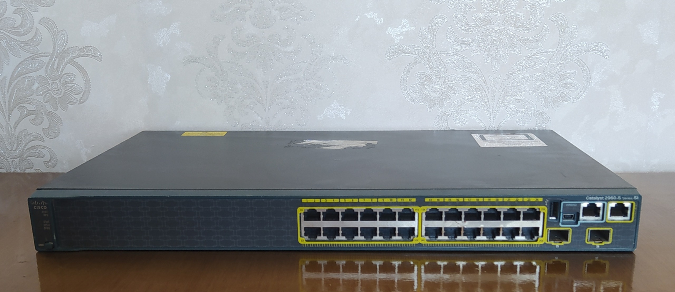 سوییچ شبکه C2960S-24TS-S