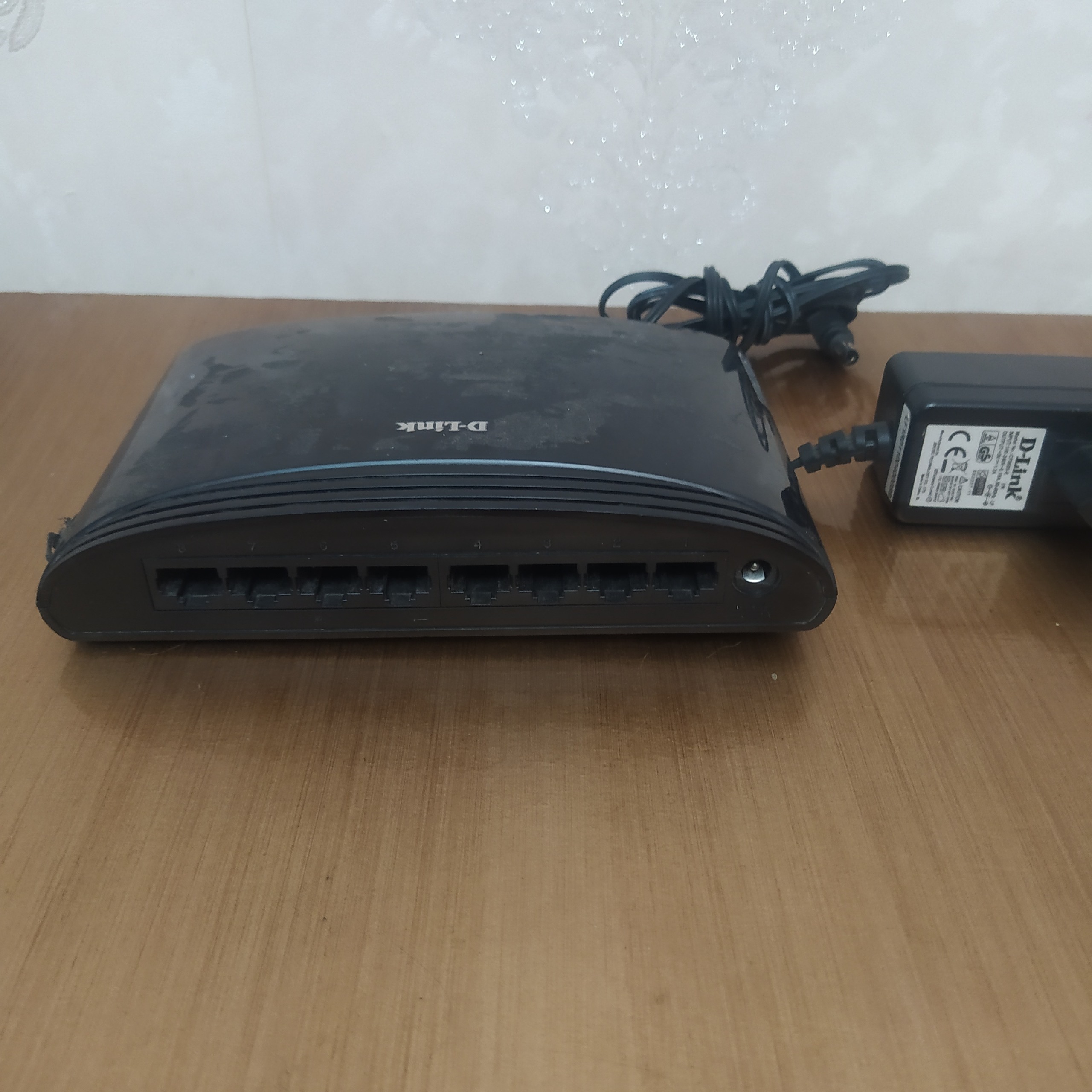 هاب سوییچ 8 پورت دیلینک des1008d