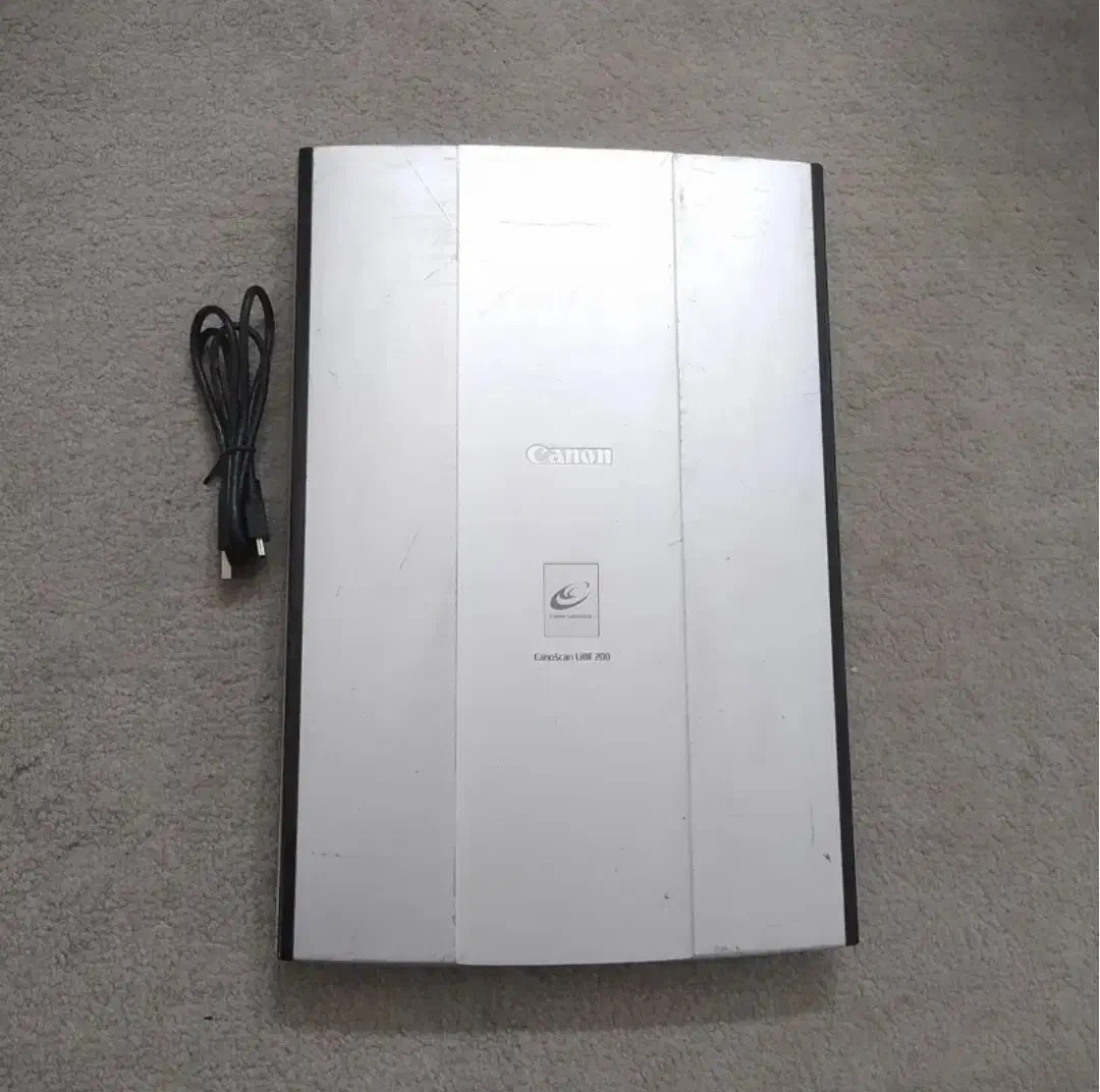 اسکنر کانن لاید 200 با کابل اتصال به کامپیوتر