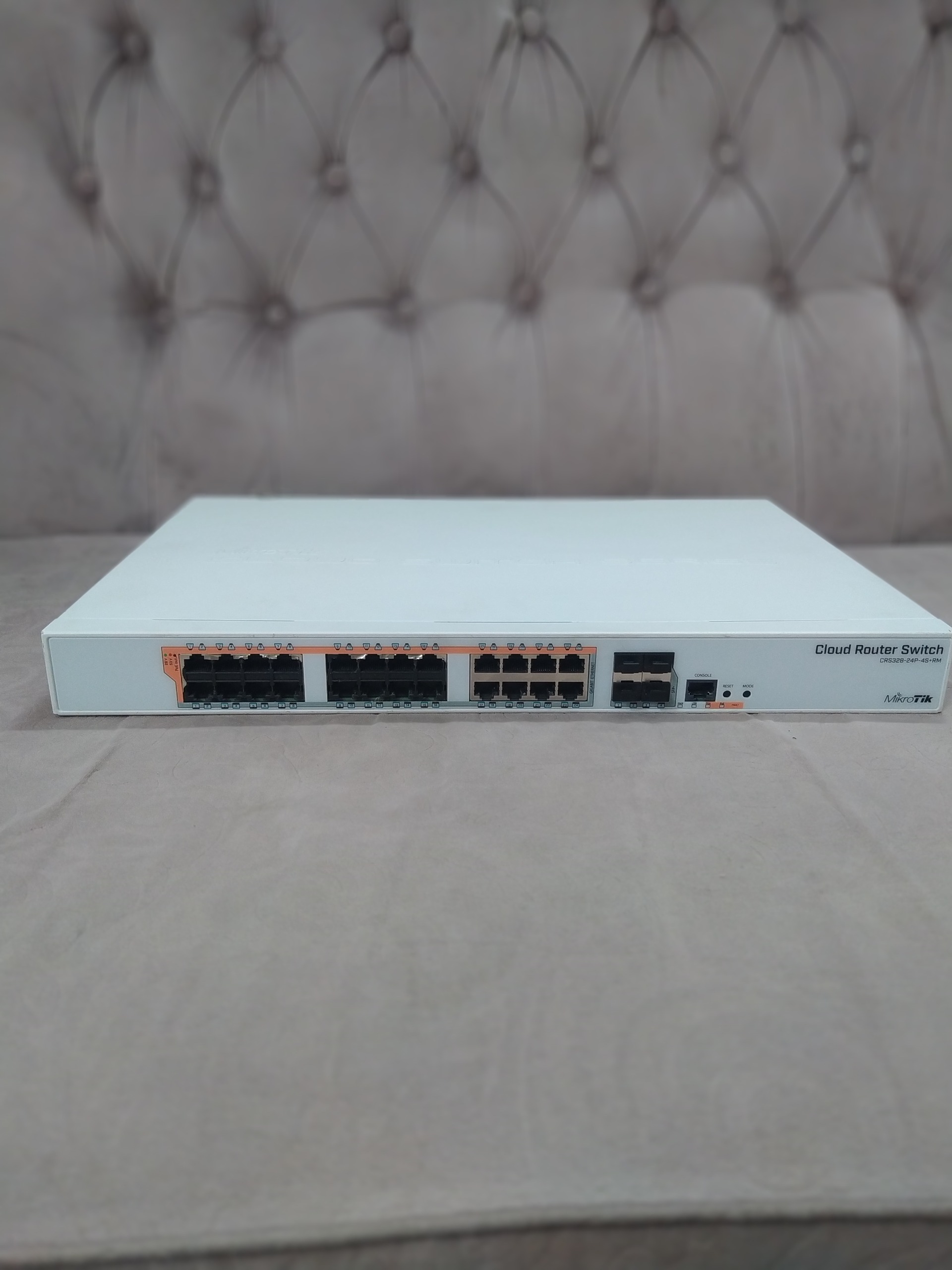 روتر سوییچ میکروتیک CRS328-24P-4SRM