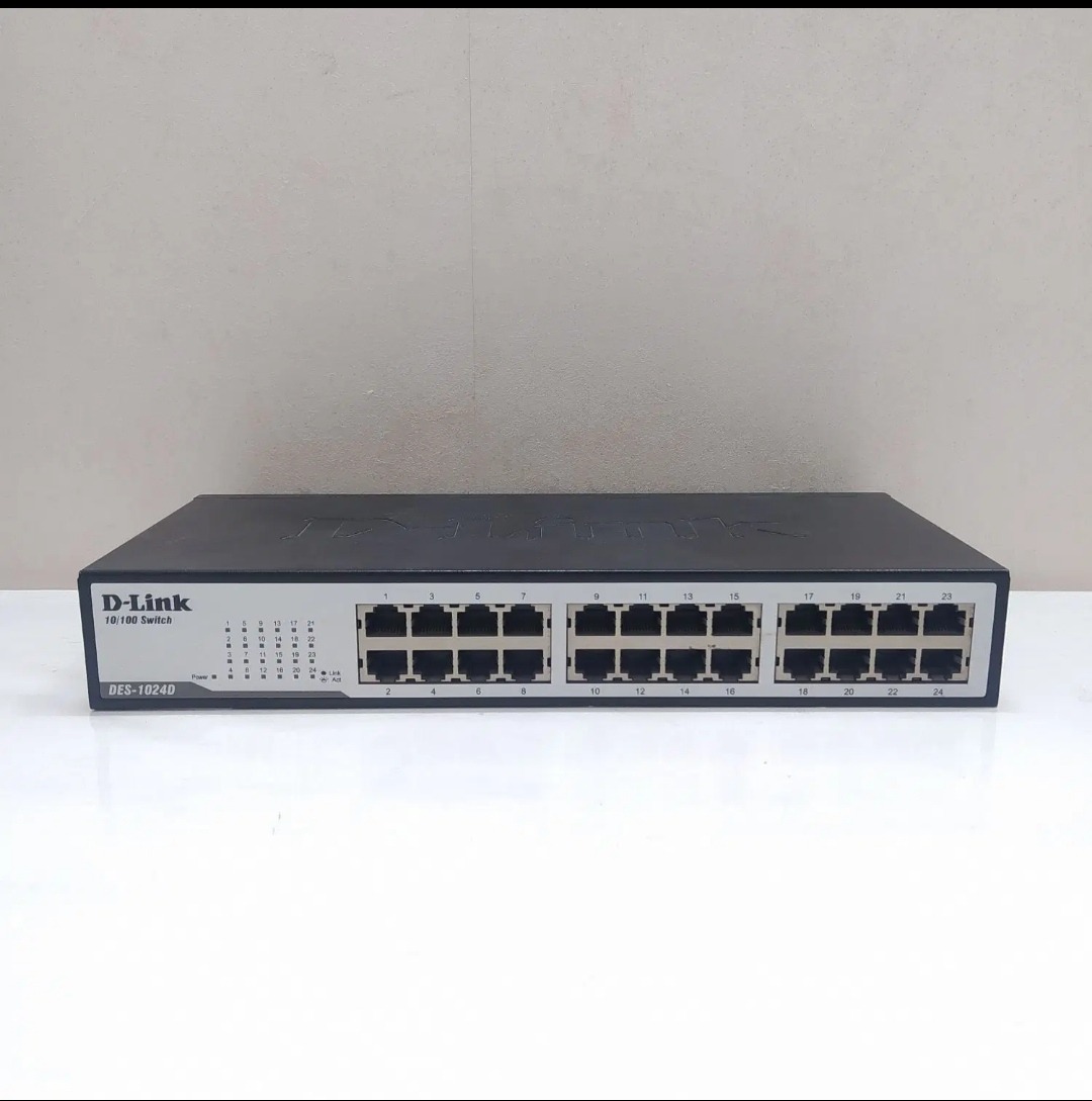 سوییچ شبکه 24 پورت تمیز و سالم dlink des1024
