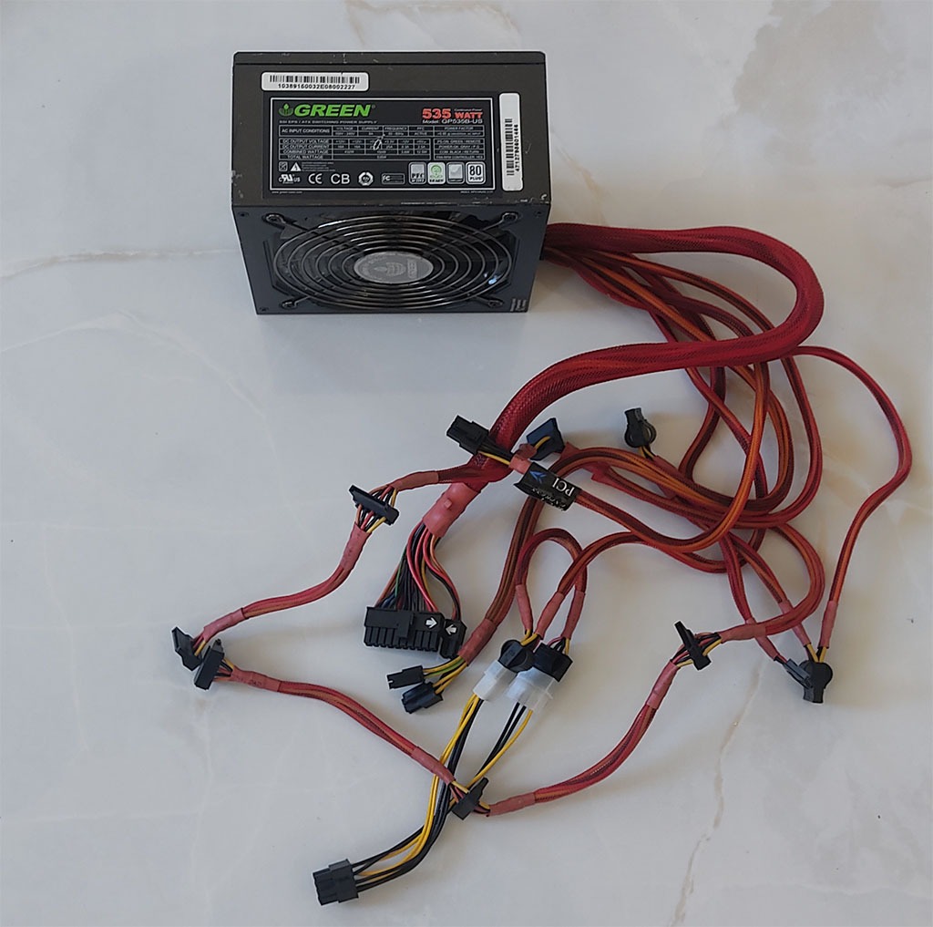پاورحرفه ای 535واتGREENمدل GP535A-US با نور قرمز