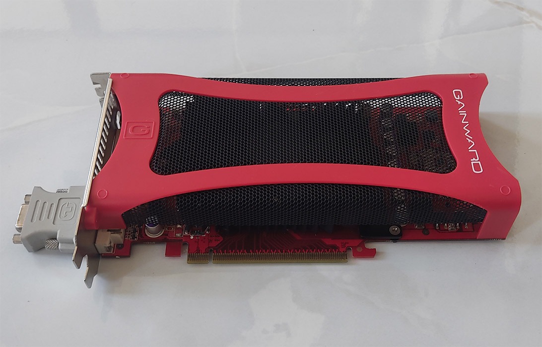 کارت 512مگابایتNvidia9600 GTقویتر از 2 گیگ معمولی