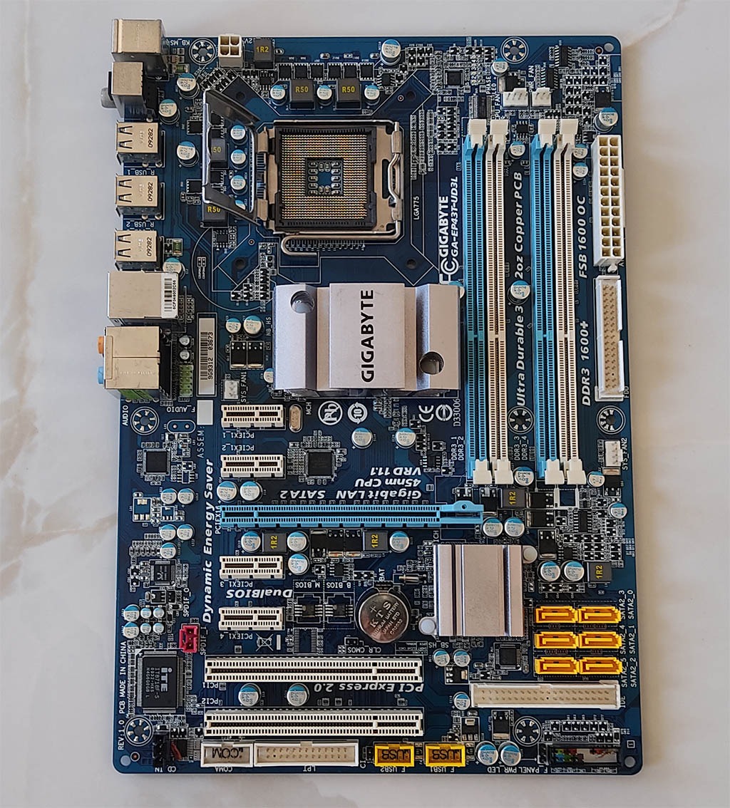 مادربردGIGABYTE EP43T-UD3Lاز بهترینهای سوکتLGA775