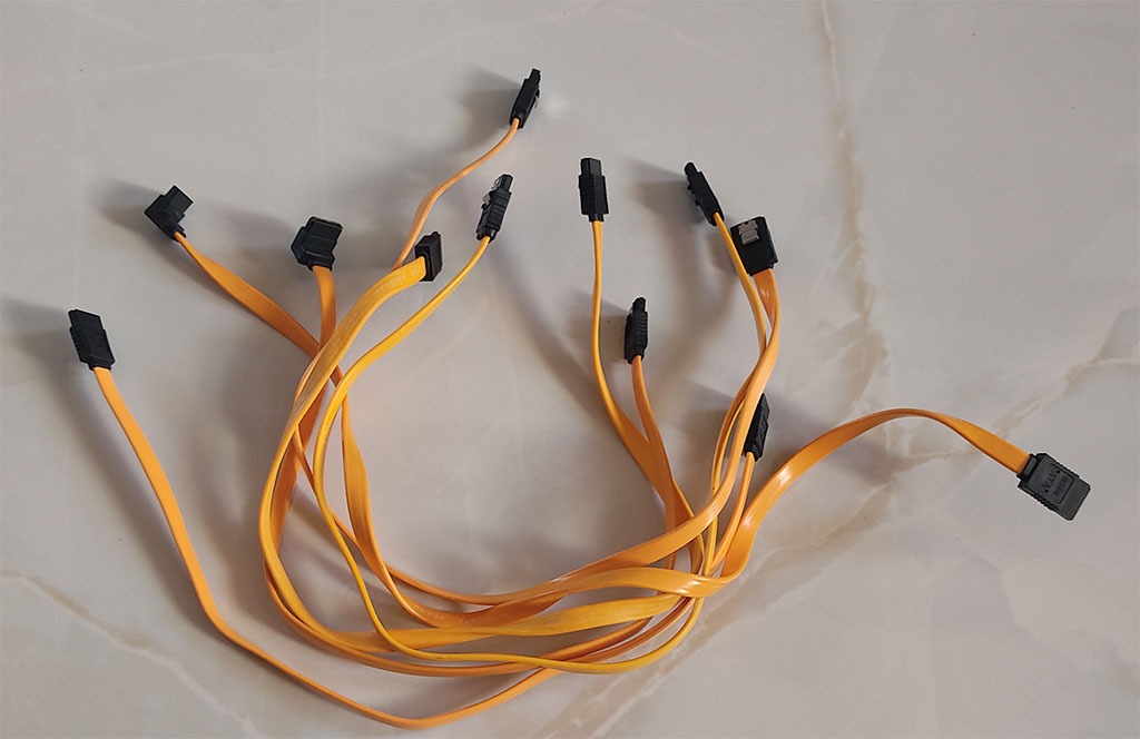 کابل ساتا با قفل کلیپسی