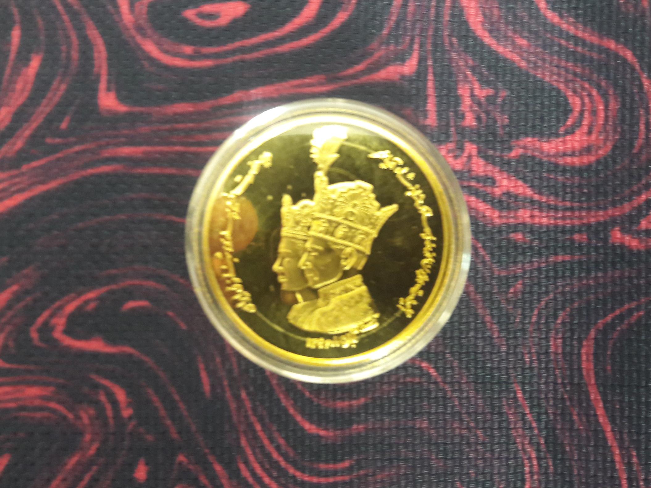 مدال یادبود تاجگذاری ضرب2با کپسول -توضیح دارد