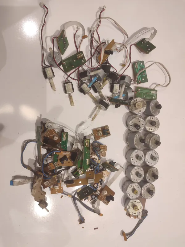 تعداد زیادی موتور DC