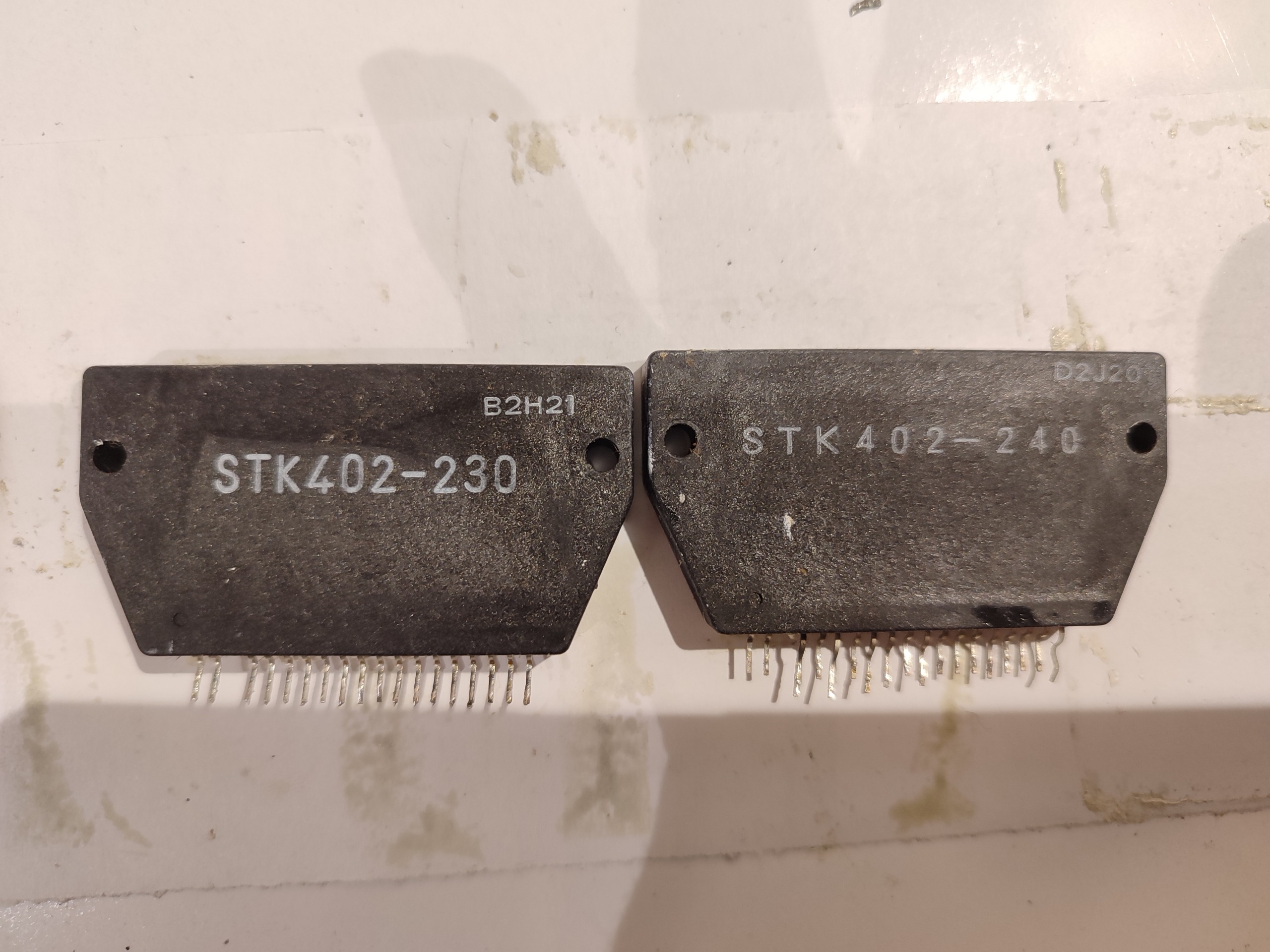 دو عدد آی سی stk 402-230 ژاپنی