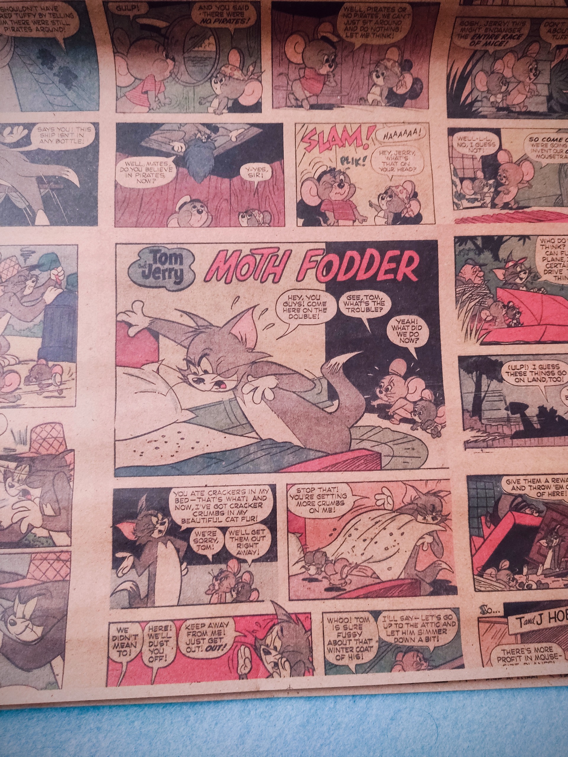 کاغذ کادو یا پوستر طرح کمیک تام و جری