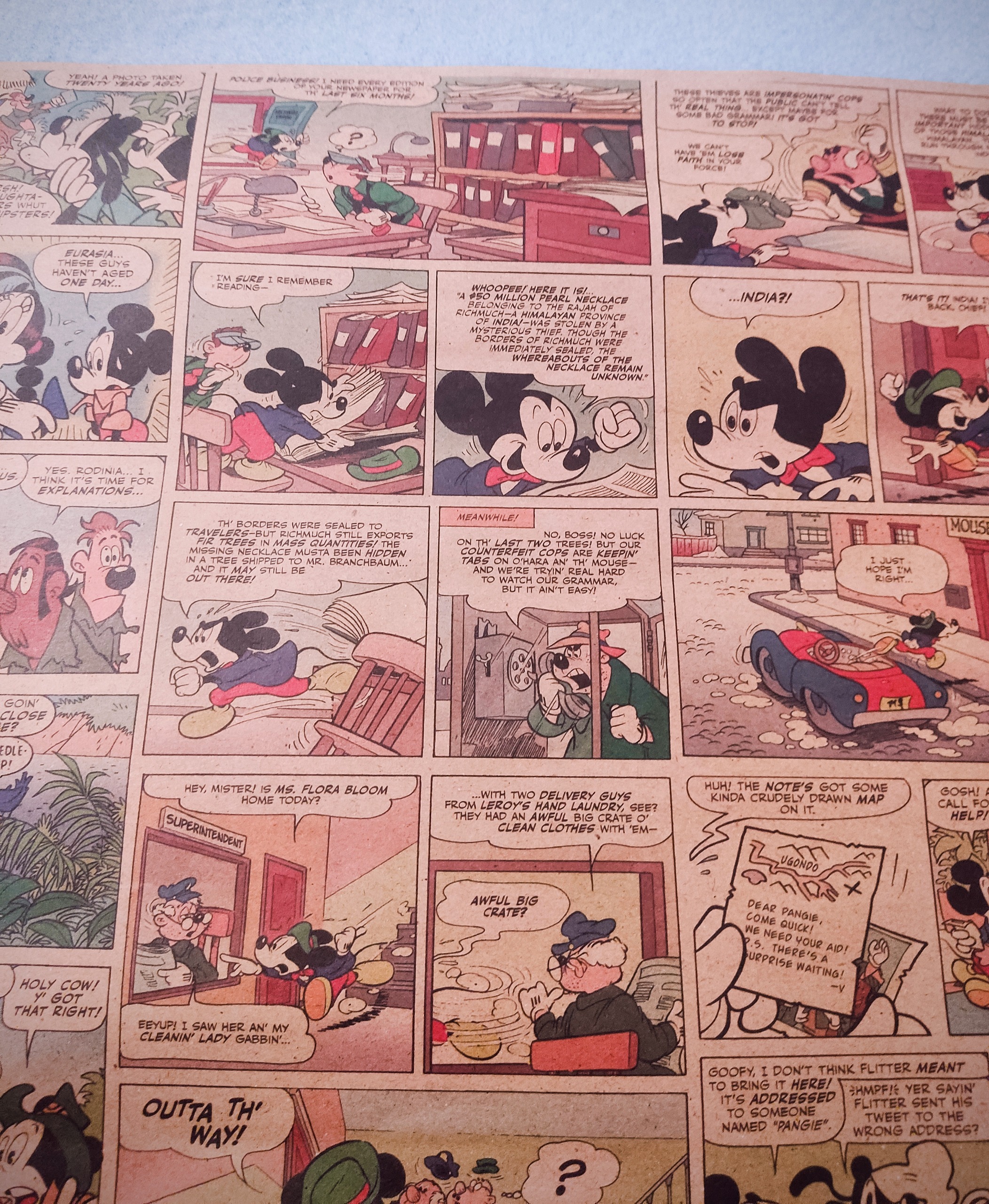 کاغذ کادو یا پوستر با طرح کمیک میکی موس