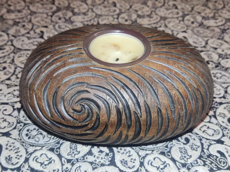 جا شمعی چوبی کنده کاری شده زیبا