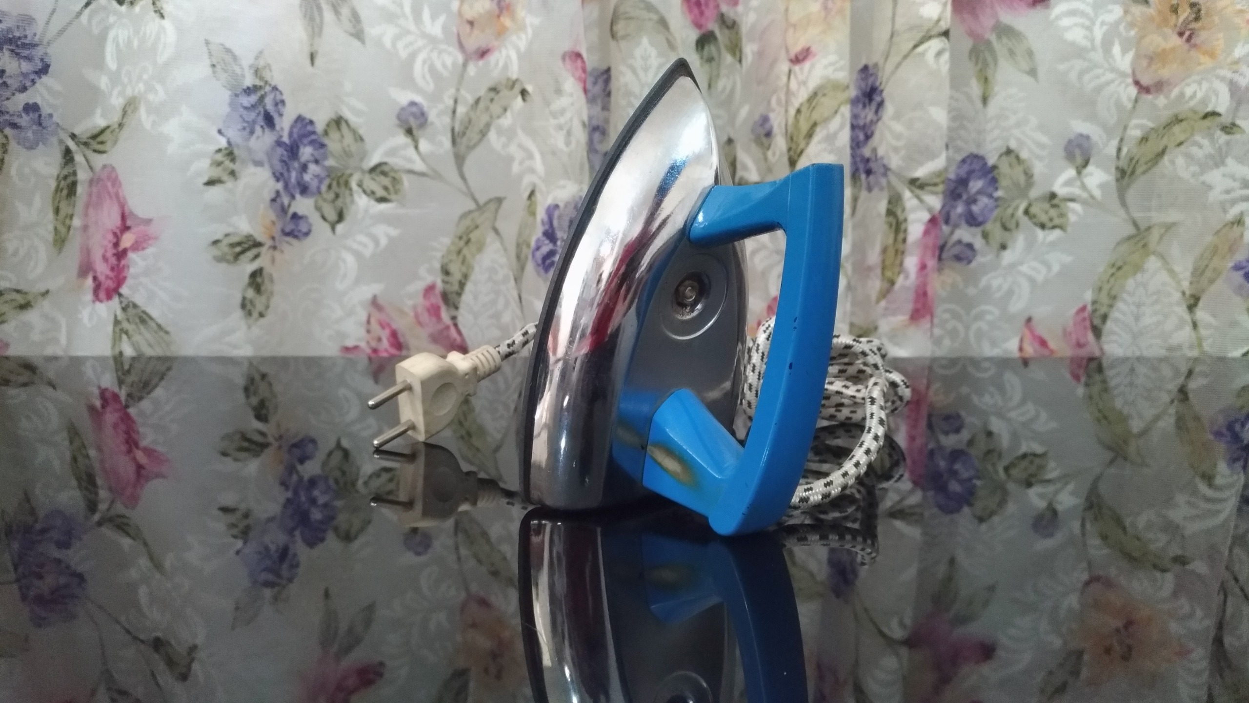 اتو نقلی ق2وکلکسیونی آنتیک مسافرتی