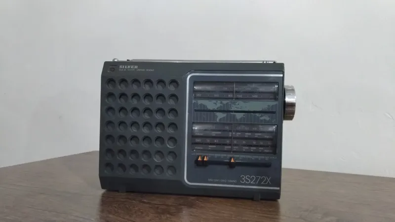 رادیو قدیمی سیلور سالم طبق توضیحات