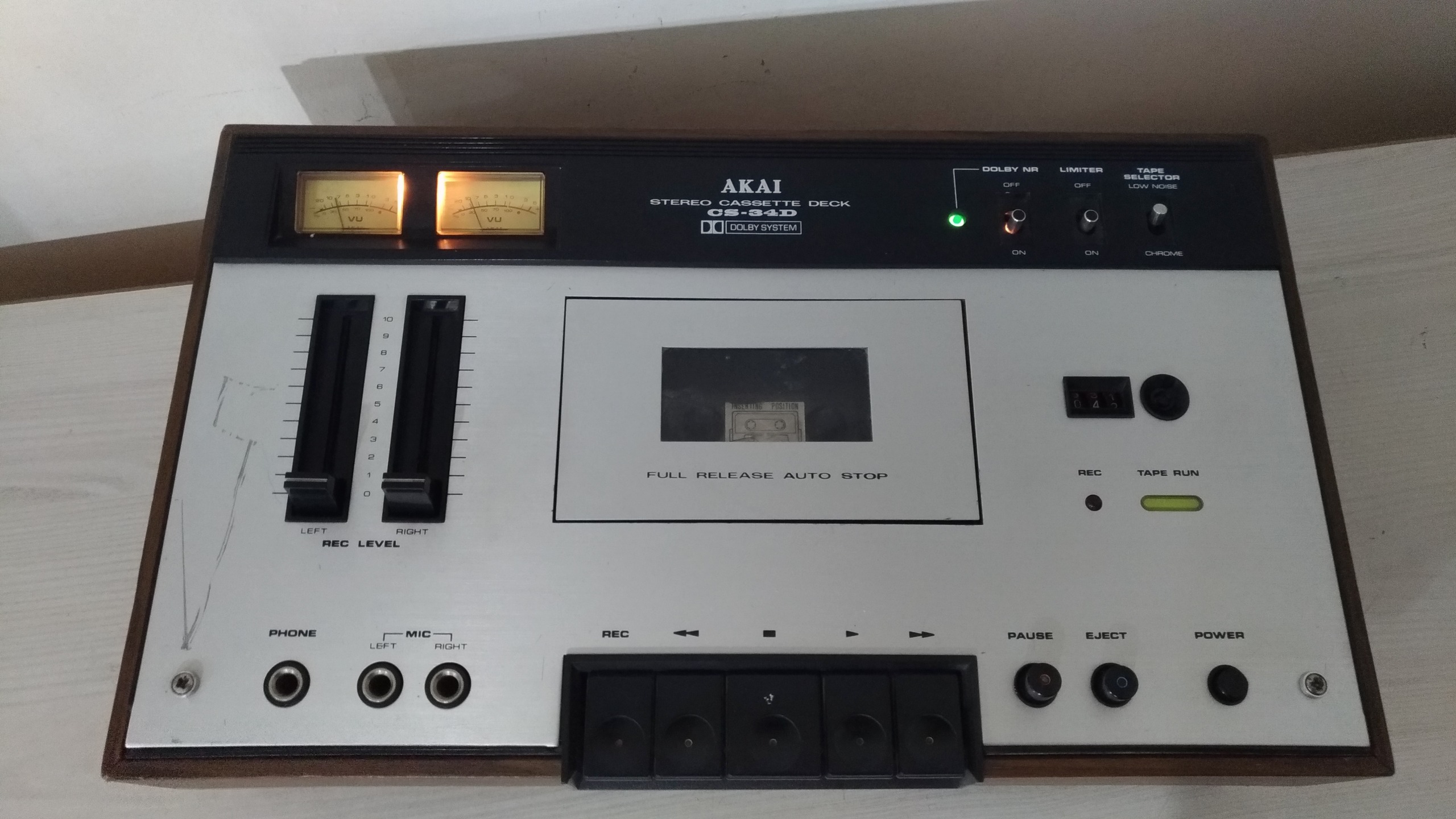 دک کاست آکایی خیلی تمیز طبق توضیحات