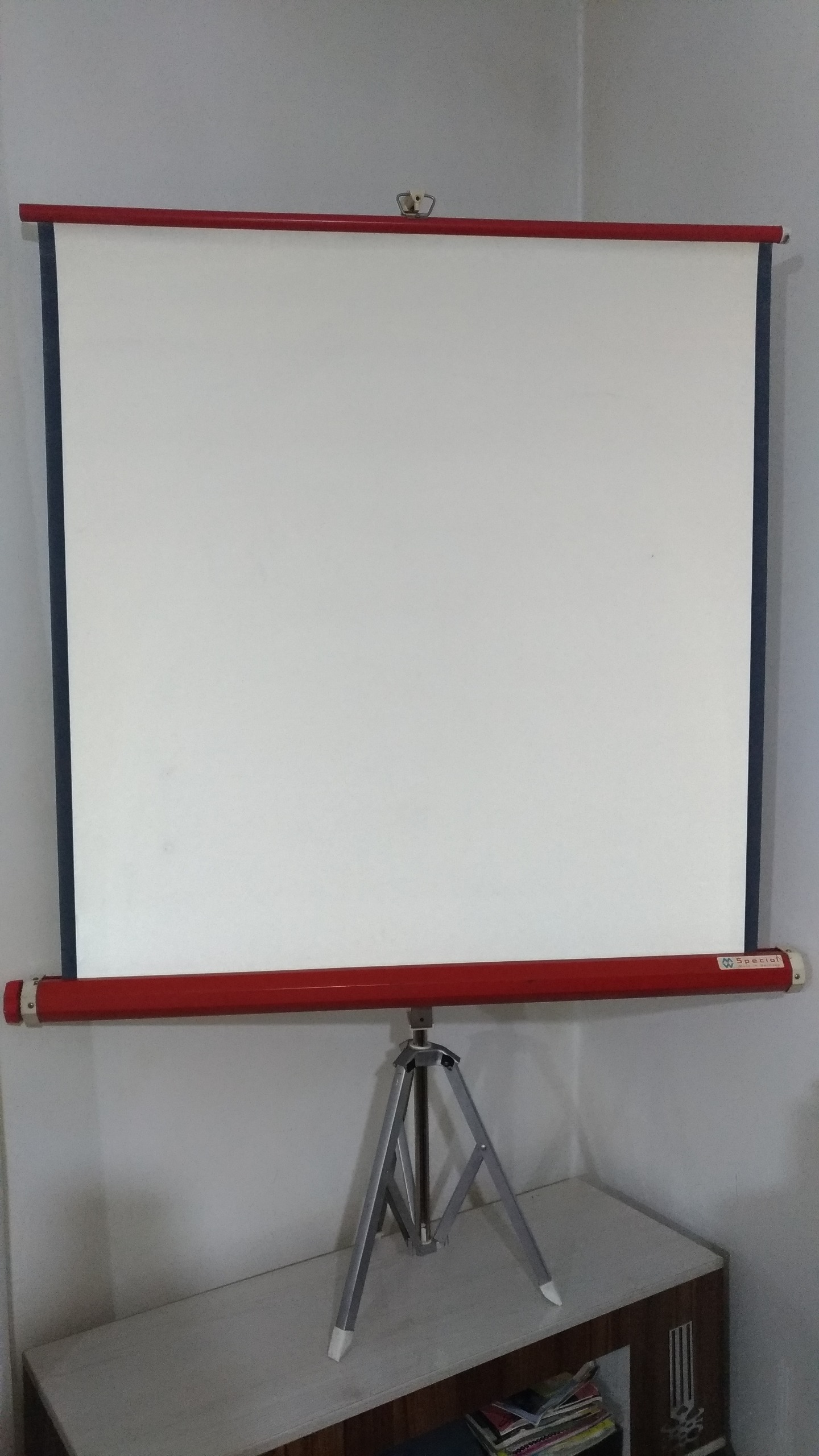 پرده آلمانی آپارات و پروژکتور بسیار خاص