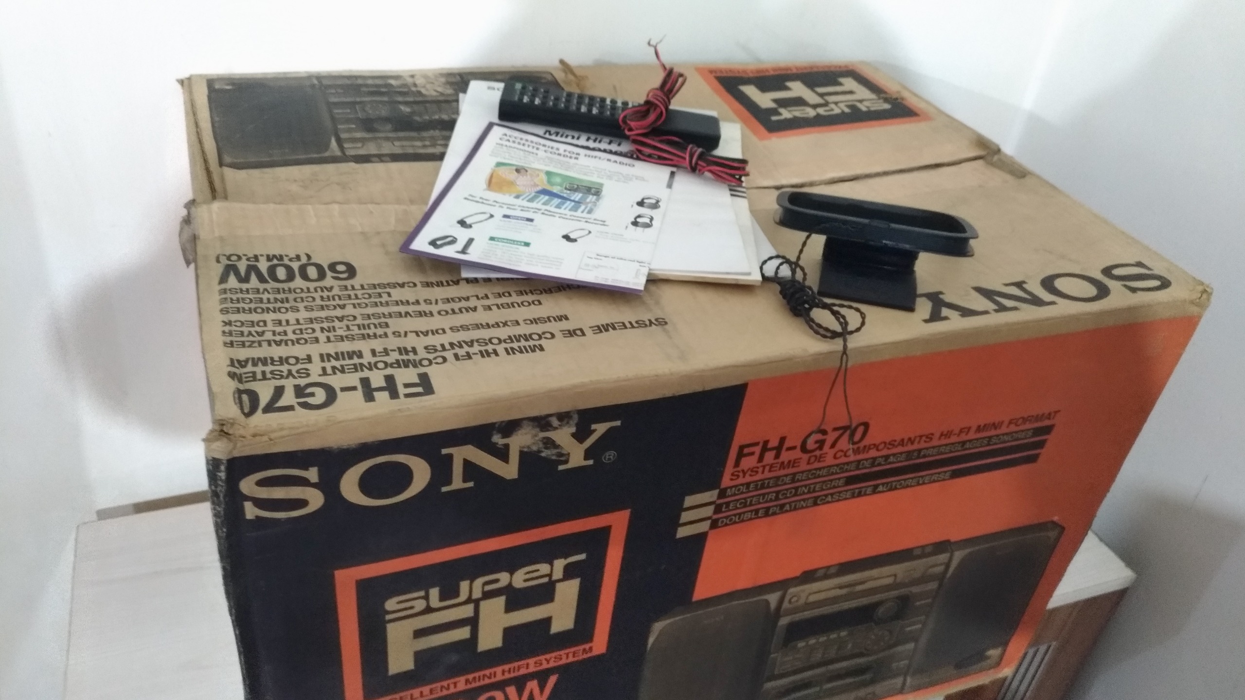 ضبط معروف سونی FHباکارتن ومتعلقات طبق توضیحات