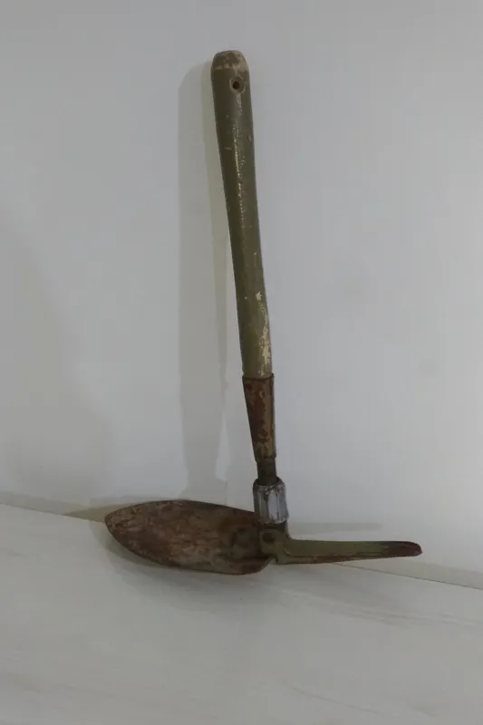 بیل و کلنگ ارتشی