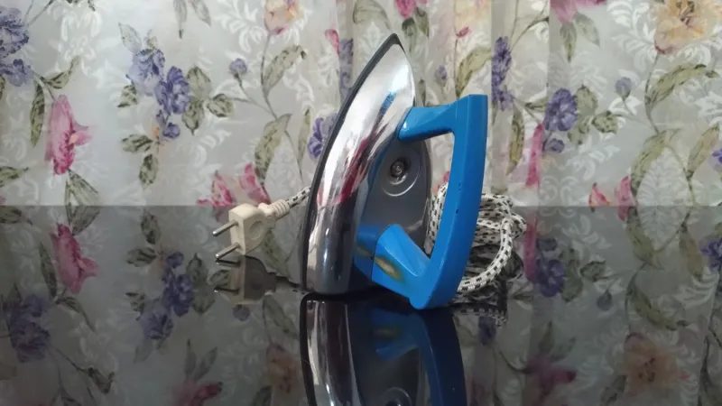 اتو نقلی ق2وکلکسیونی آنتیک مسافرتی