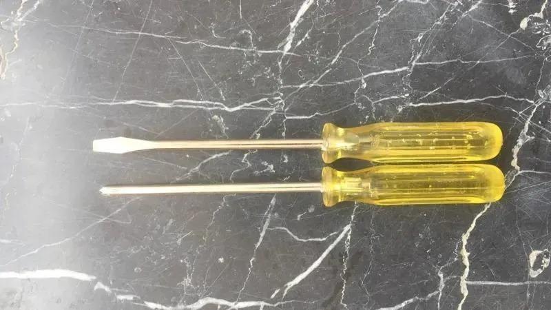 1 جفت پیچ گوشتی 2 سو و 4 سو ریز ساخت هنگ کنگ