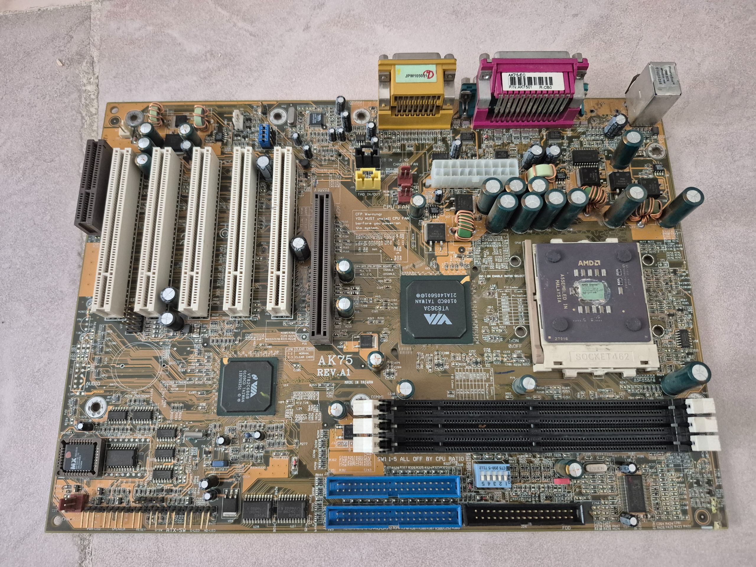 مادر بورد Ak75 rev.a1 همراه با cpu AMD
