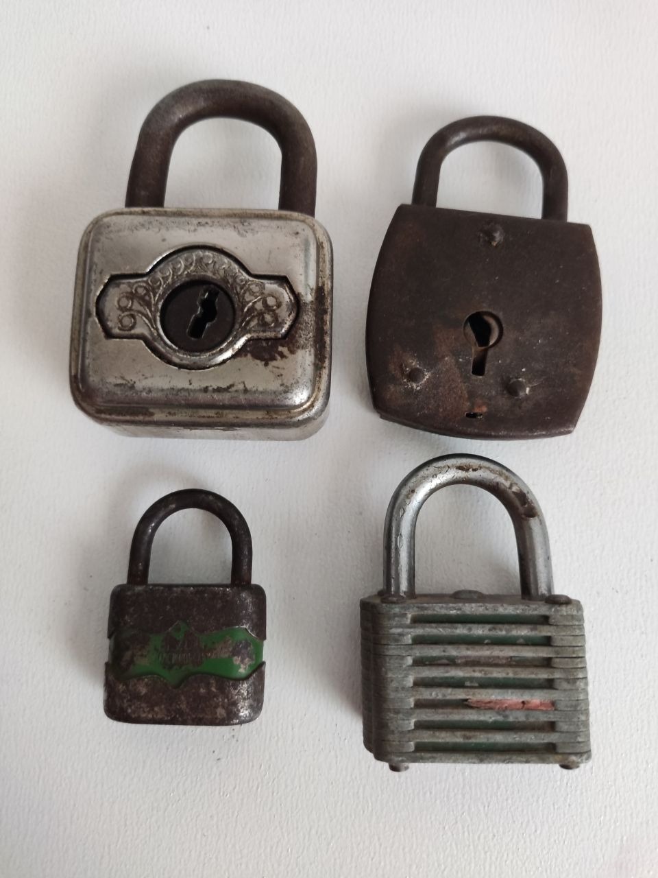 چهار عدد قفل قدیمی کلکسیونی بدون کلید