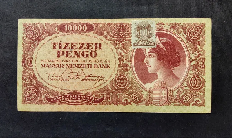 10000 پنگو 1945 مجارستان با تمبر یادبودی