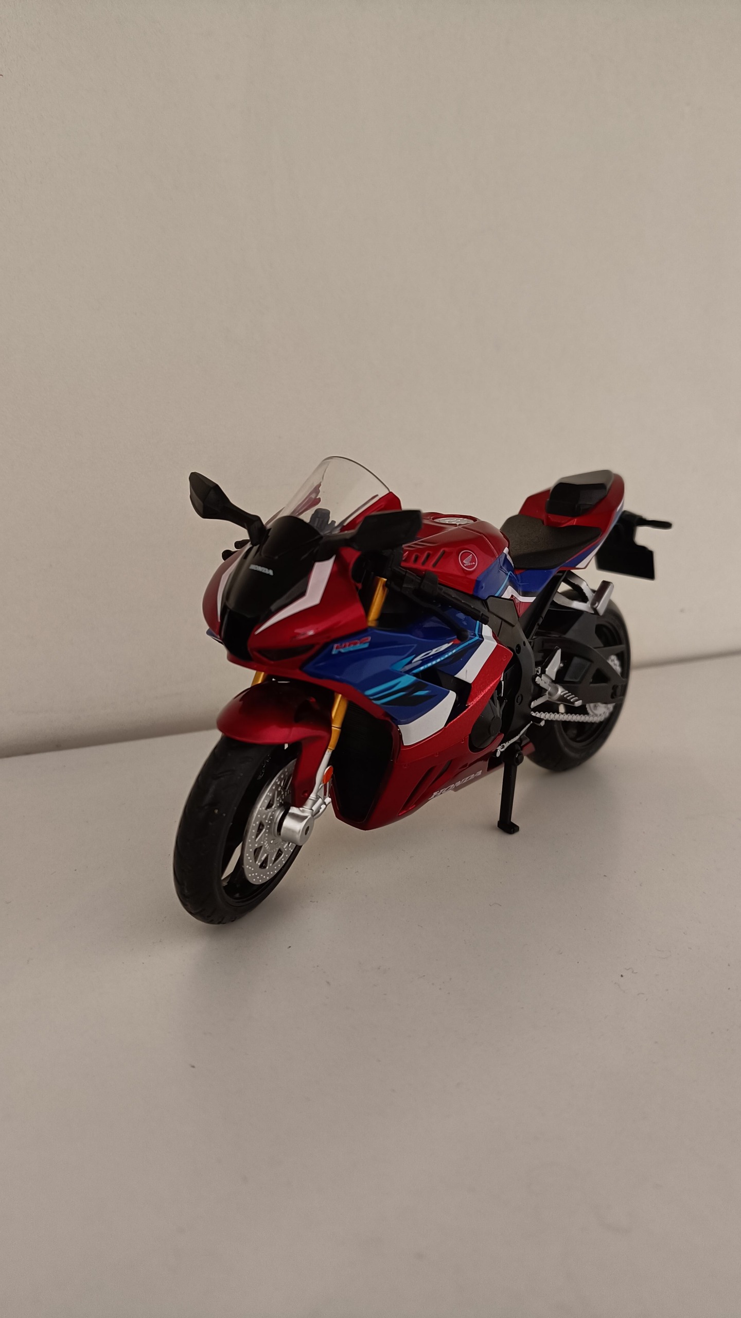 ماکت موتور هوندا cbr 1000 سی بی ار