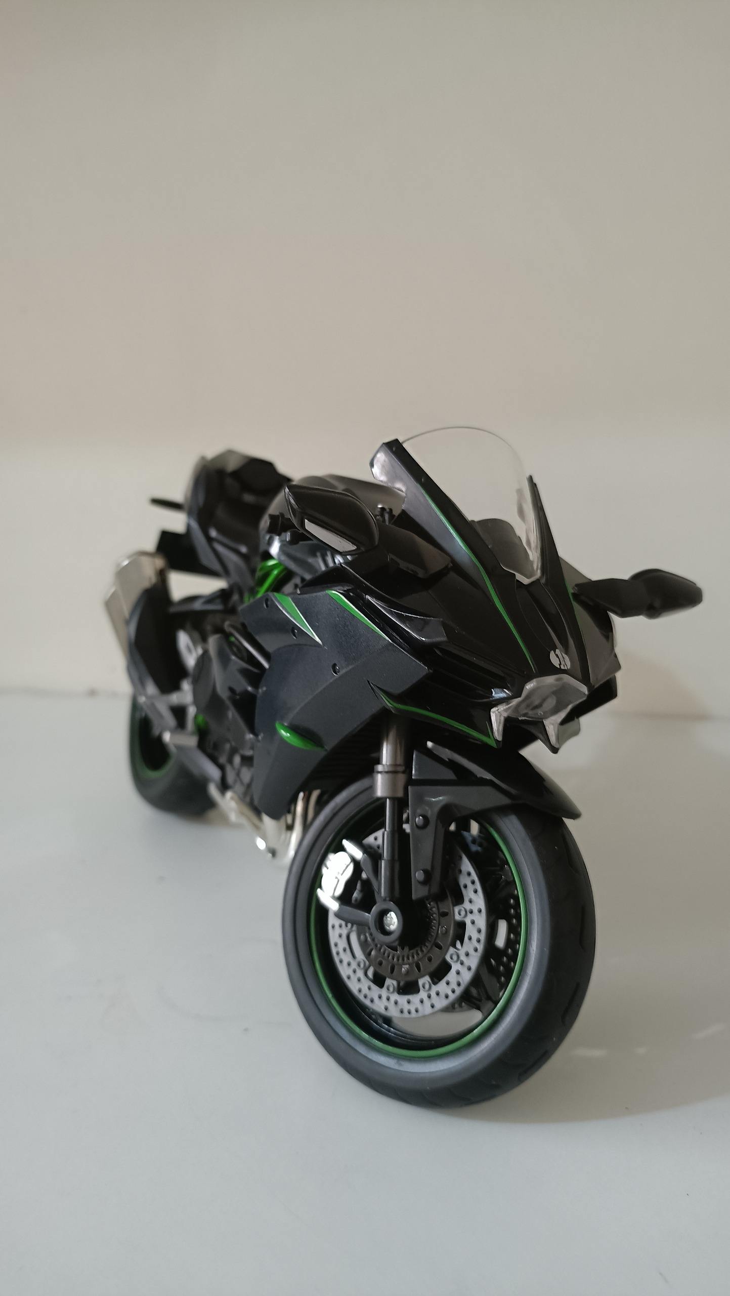 ماکت موتور کاوازاکی ninja h2 1/9