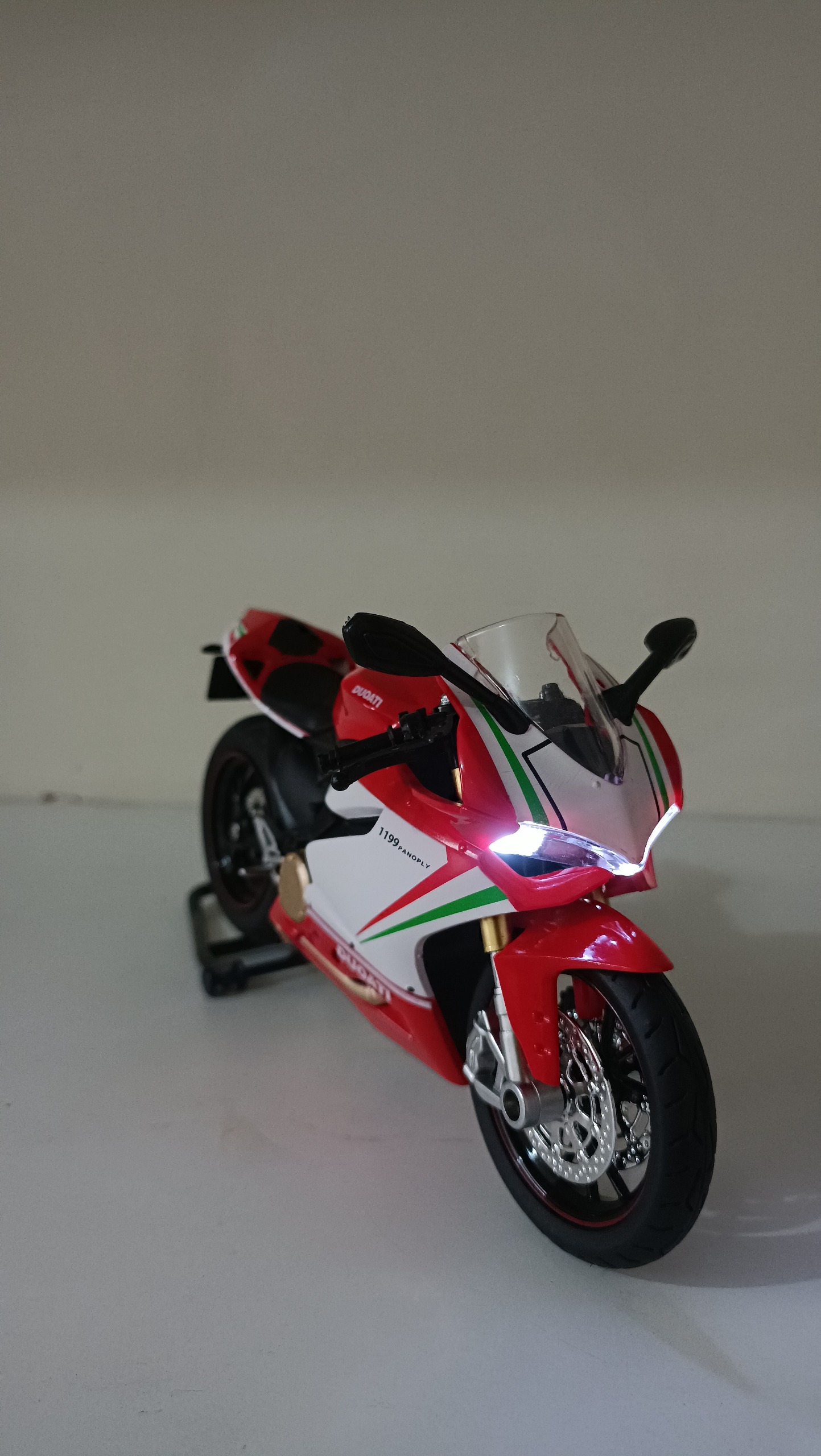 ماکت موتور ducati چراغدار