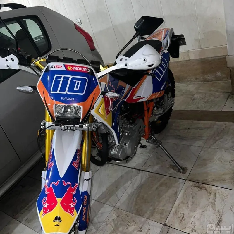 استیکر موتور سیکلت روان