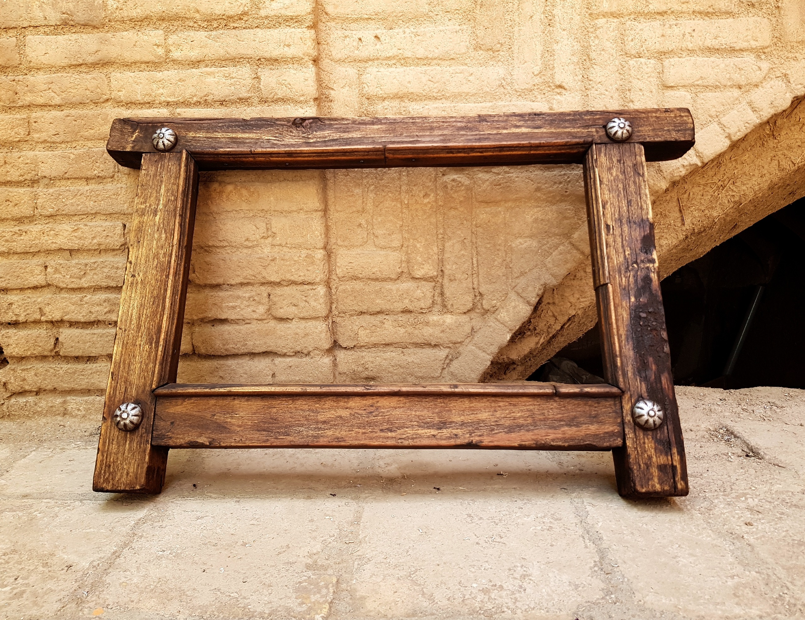 قاب پنجره چوبی قدیمی