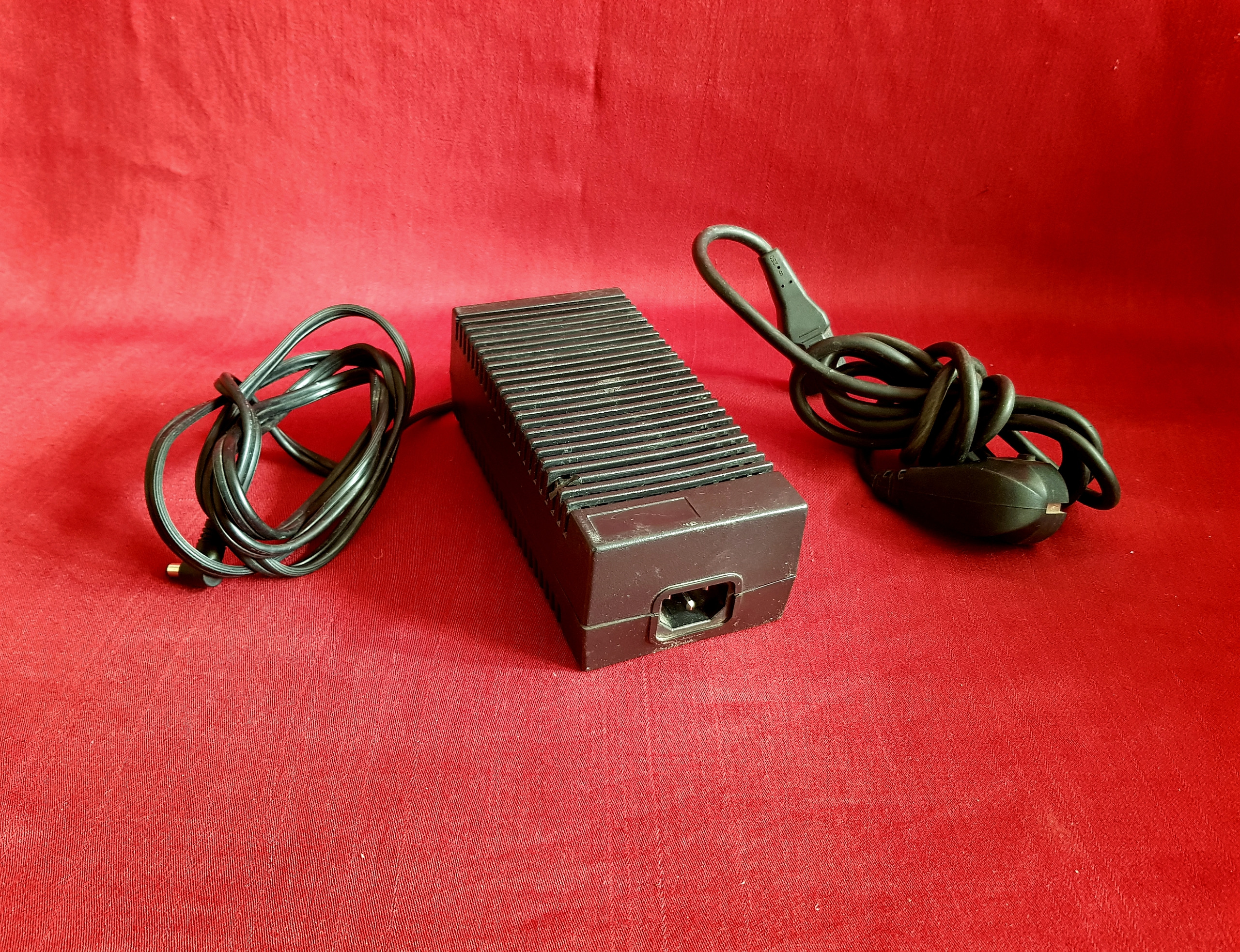 آداپتور 24 ولت بزرگ