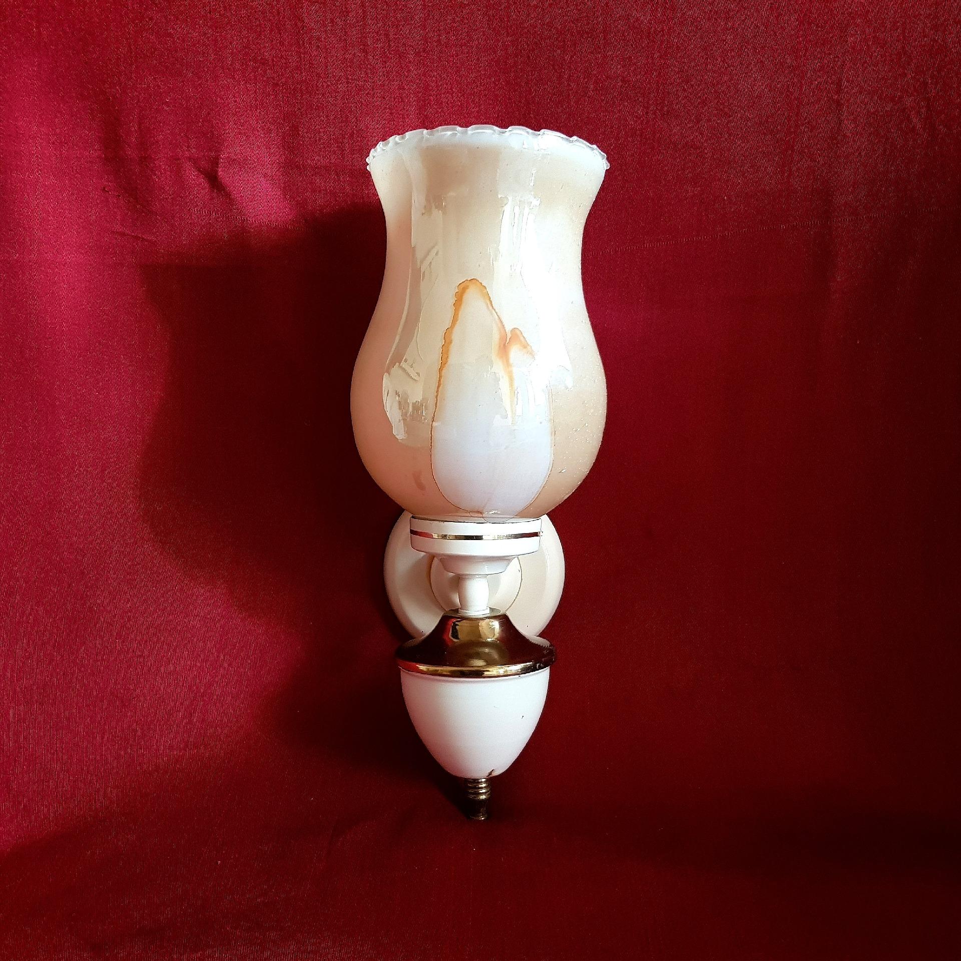 چراغ دیواری قدیمی