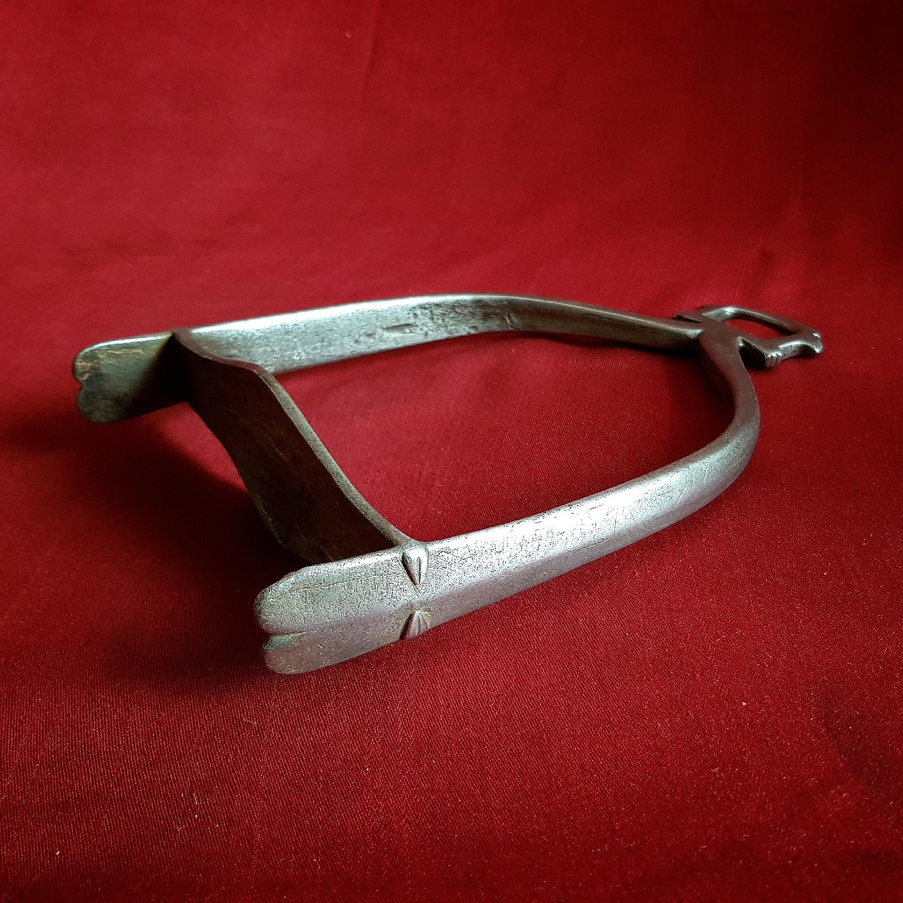 رکاب آنتیک قاجاری (فولادی ، خاص)