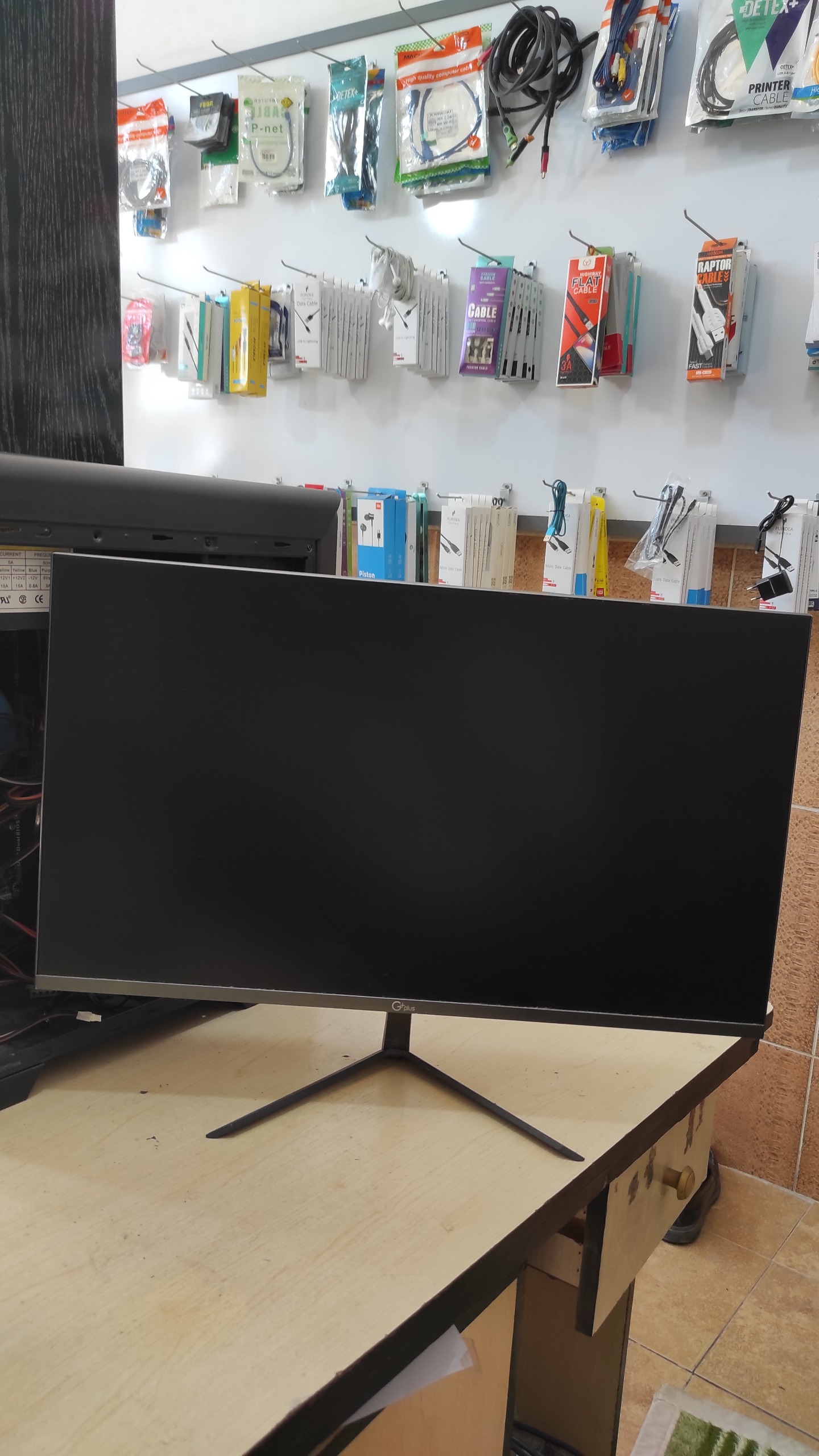 مانیتور 24ing G plus صفحه شکسته بدون بازشدگی