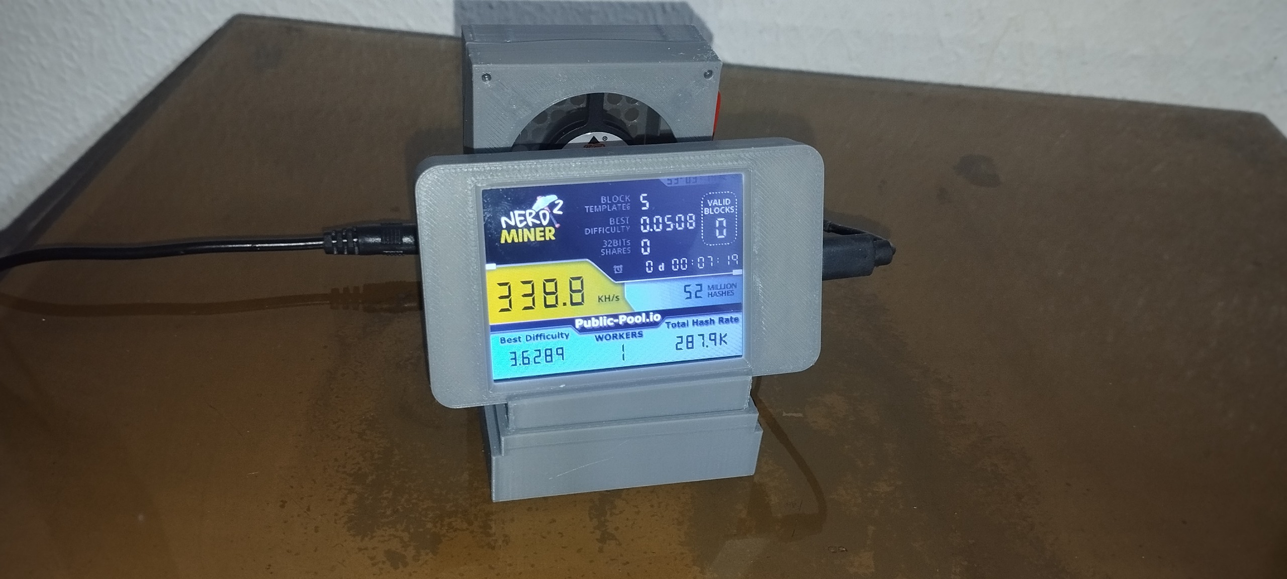 NerdMiner V2 - locky