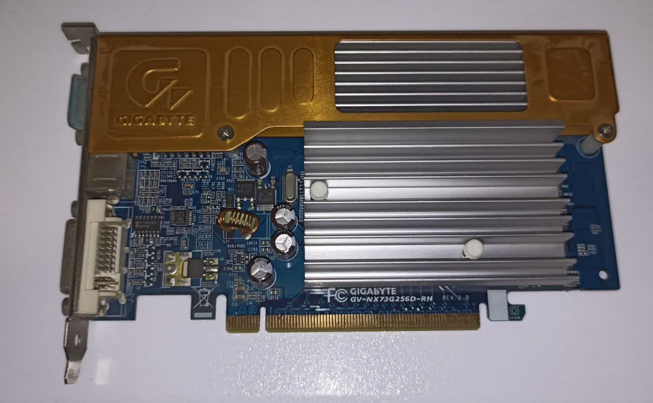 کارت گرافیک قدیمی GeForce 7300 GS 256MB