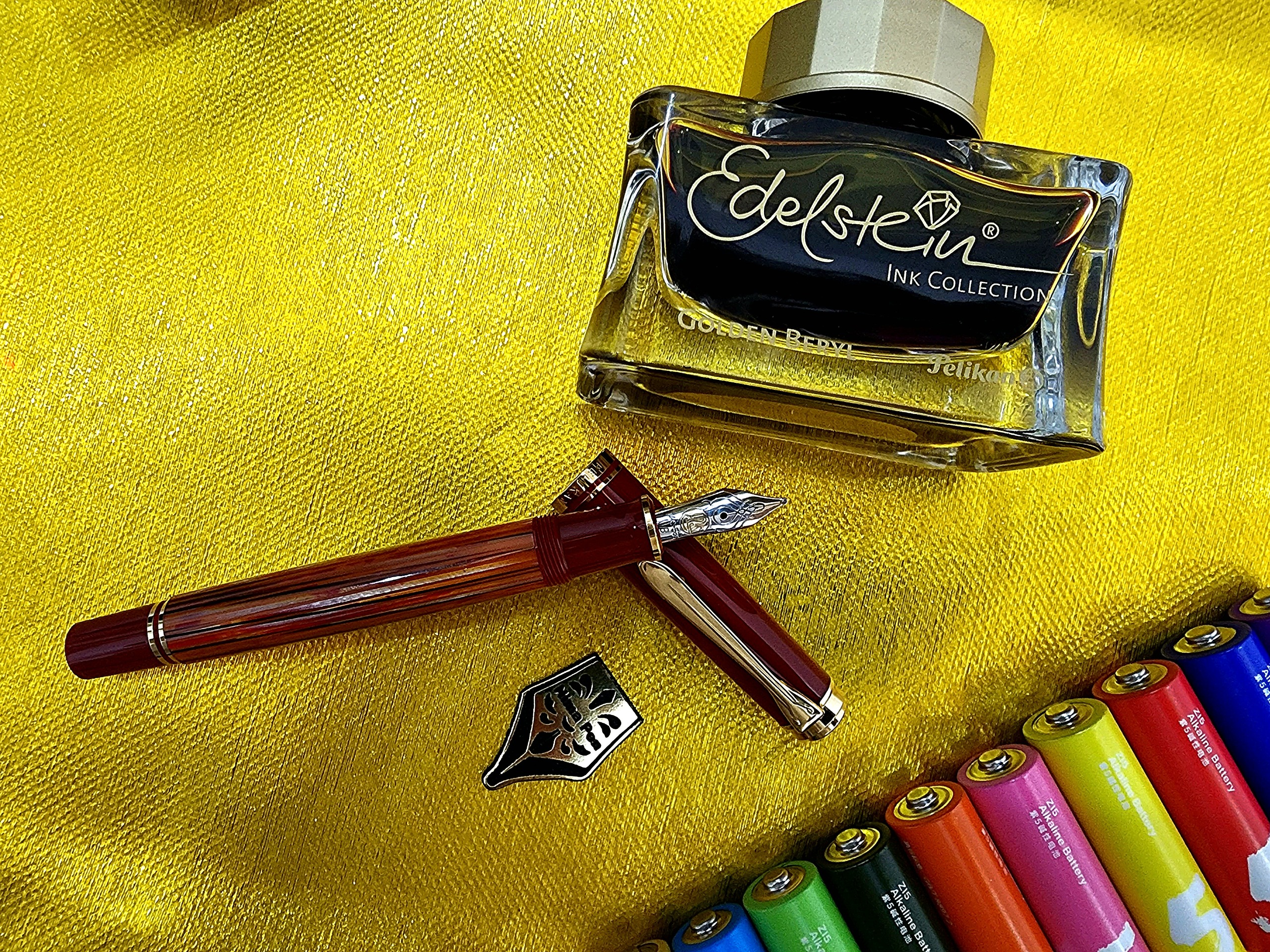خودنویس pelikan tortoiseshell red m600 special